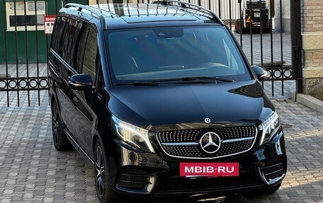 Mercedes-Benz V-Класс, 2022 год, 7 990 000 рублей, 3 фотография