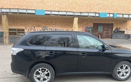 Mitsubishi Outlander III рестайлинг 3, 2013 год, 1 380 000 рублей, 6 фотография