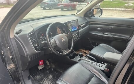 Mitsubishi Outlander III рестайлинг 3, 2013 год, 1 380 000 рублей, 7 фотография