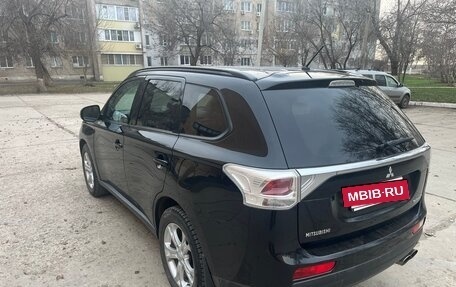 Mitsubishi Outlander III рестайлинг 3, 2013 год, 1 380 000 рублей, 4 фотография