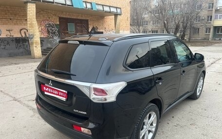 Mitsubishi Outlander III рестайлинг 3, 2013 год, 1 380 000 рублей, 3 фотография