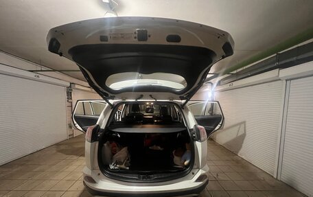 Toyota RAV4, 2018 год, 2 850 000 рублей, 13 фотография