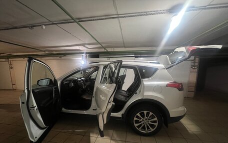 Toyota RAV4, 2018 год, 2 850 000 рублей, 14 фотография