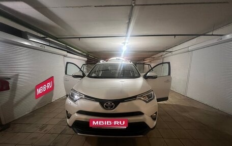 Toyota RAV4, 2018 год, 2 850 000 рублей, 12 фотография