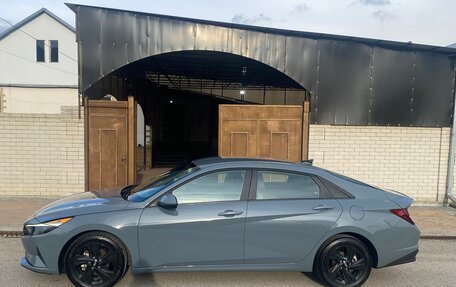 Hyundai Elantra, 2022 год, 2 100 000 рублей, 2 фотография