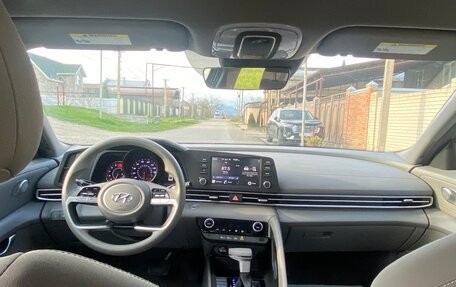 Hyundai Elantra, 2022 год, 2 100 000 рублей, 17 фотография