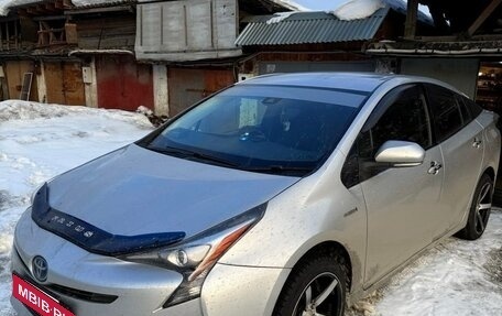 Toyota Prius IV XW50, 2016 год, 1 450 000 рублей, 1 фотография