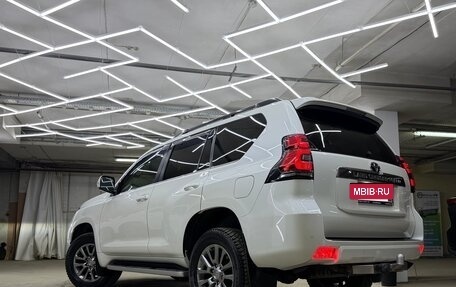 Toyota Land Cruiser Prado 150 рестайлинг 2, 2018 год, 6 100 000 рублей, 2 фотография