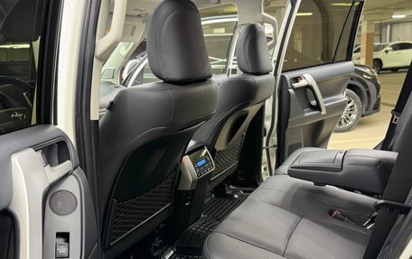 Toyota Land Cruiser Prado 150 рестайлинг 2, 2018 год, 6 100 000 рублей, 25 фотография