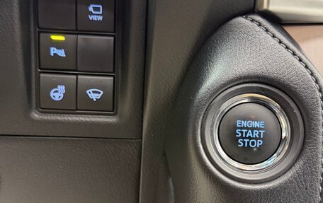 Toyota Land Cruiser Prado 150 рестайлинг 2, 2018 год, 6 100 000 рублей, 24 фотография