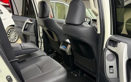 Toyota Land Cruiser Prado 150 рестайлинг 2, 2018 год, 6 100 000 рублей, 31 фотография