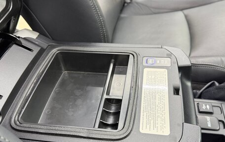 Toyota Land Cruiser Prado 150 рестайлинг 2, 2018 год, 6 100 000 рублей, 36 фотография