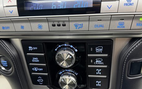 Toyota Land Cruiser Prado 150 рестайлинг 2, 2018 год, 6 100 000 рублей, 35 фотография