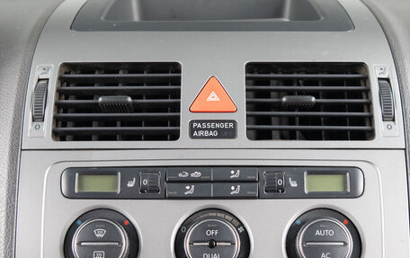 Volkswagen Touran III, 2010 год, 899 000 рублей, 10 фотография