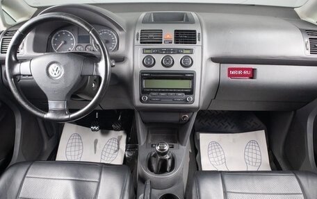 Volkswagen Touran III, 2010 год, 899 000 рублей, 7 фотография