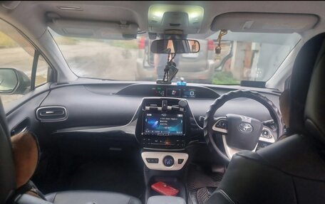 Toyota Prius IV XW50, 2016 год, 1 450 000 рублей, 5 фотография