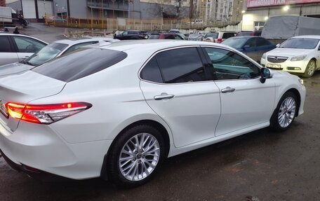 Toyota Camry, 2021 год, 3 300 000 рублей, 2 фотография