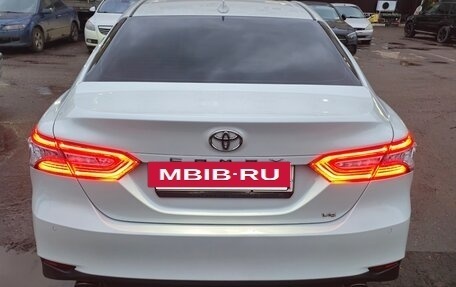 Toyota Camry, 2021 год, 3 300 000 рублей, 3 фотография