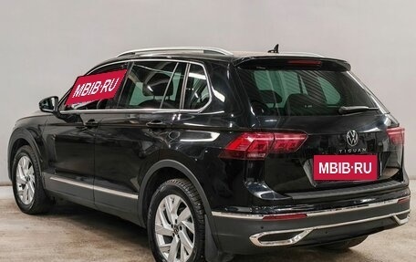 Volkswagen Tiguan II, 2020 год, 2 900 000 рублей, 7 фотография