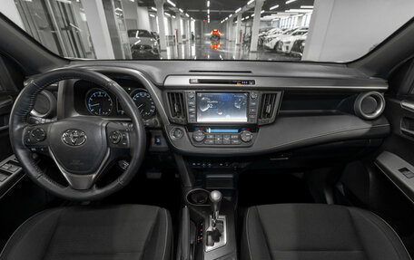 Toyota RAV4, 2019 год, 3 400 000 рублей, 8 фотография