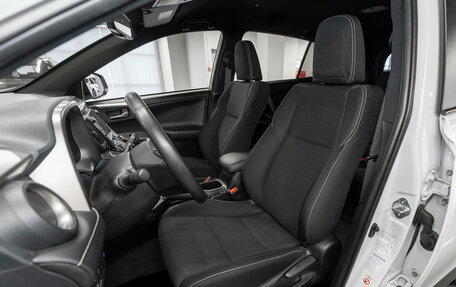 Toyota RAV4, 2019 год, 3 400 000 рублей, 9 фотография