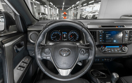 Toyota RAV4, 2019 год, 3 400 000 рублей, 10 фотография