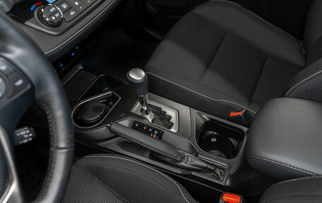 Toyota RAV4, 2019 год, 3 400 000 рублей, 14 фотография