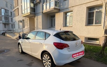 Opel Astra J, 2011 год, 635 000 рублей, 2 фотография