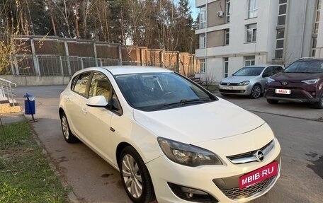 Opel Astra J, 2011 год, 635 000 рублей, 3 фотография