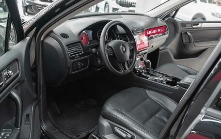 Volkswagen Touareg III, 2012 год, 1 990 000 рублей, 11 фотография