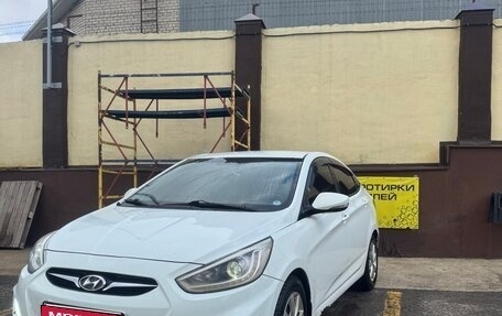 Hyundai Solaris II рестайлинг, 2013 год, 790 000 рублей, 1 фотография