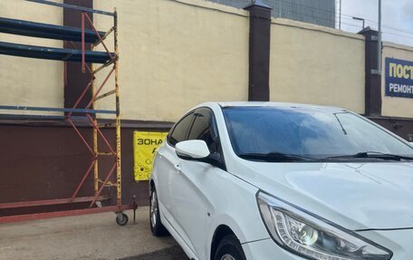 Hyundai Solaris II рестайлинг, 2013 год, 790 000 рублей, 2 фотография