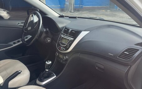 Hyundai Solaris II рестайлинг, 2013 год, 790 000 рублей, 4 фотография