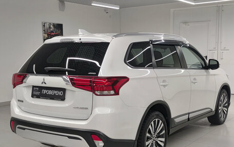 Mitsubishi Outlander III рестайлинг 3, 2019 год, 2 070 000 рублей, 5 фотография