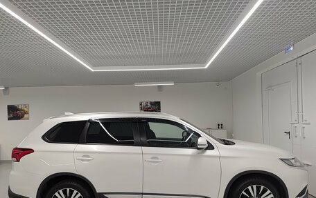 Mitsubishi Outlander III рестайлинг 3, 2019 год, 2 070 000 рублей, 4 фотография