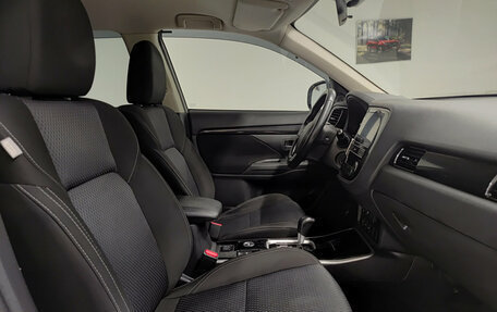 Mitsubishi Outlander III рестайлинг 3, 2019 год, 2 070 000 рублей, 11 фотография