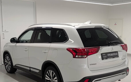 Mitsubishi Outlander III рестайлинг 3, 2019 год, 2 070 000 рублей, 7 фотография