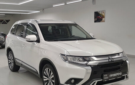 Mitsubishi Outlander III рестайлинг 3, 2019 год, 2 070 000 рублей, 3 фотография