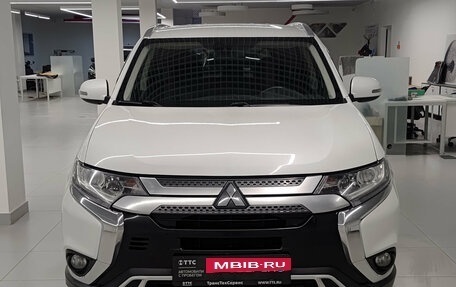 Mitsubishi Outlander III рестайлинг 3, 2019 год, 2 070 000 рублей, 2 фотография