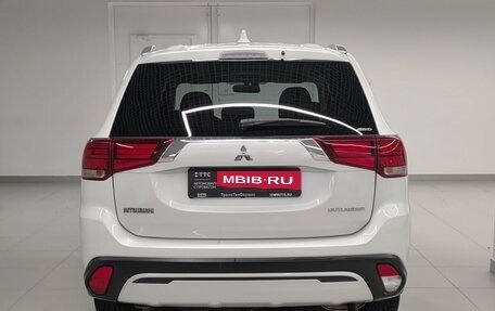 Mitsubishi Outlander III рестайлинг 3, 2019 год, 2 070 000 рублей, 6 фотография