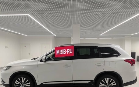 Mitsubishi Outlander III рестайлинг 3, 2019 год, 2 070 000 рублей, 8 фотография