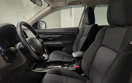 Mitsubishi Outlander III рестайлинг 3, 2019 год, 2 070 000 рублей, 16 фотография