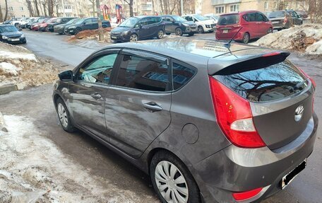 Hyundai Solaris II рестайлинг, 2011 год, 800 000 рублей, 2 фотография