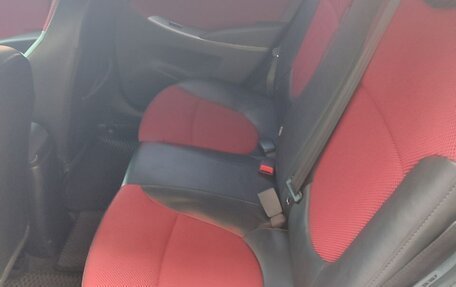 Hyundai Solaris II рестайлинг, 2011 год, 800 000 рублей, 4 фотография