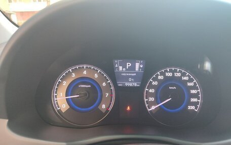 Hyundai Solaris II рестайлинг, 2011 год, 800 000 рублей, 6 фотография