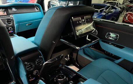 Rolls-Royce Cullinan, 2021 год, 38 950 000 рублей, 27 фотография