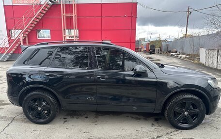 Volkswagen Touareg III, 2011 год, 1 580 000 рублей, 2 фотография