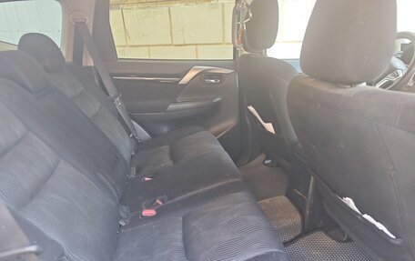 Mitsubishi Pajero Sport III рестайлинг, 2017 год, 2 600 000 рублей, 4 фотография