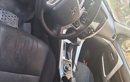 Mitsubishi Pajero Sport III рестайлинг, 2017 год, 2 600 000 рублей, 5 фотография