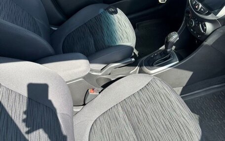 Hyundai Solaris II рестайлинг, 2014 год, 1 050 000 рублей, 13 фотография